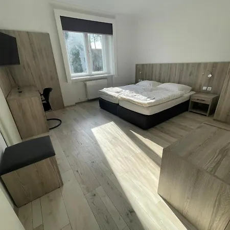 招待所 Der Kretaner