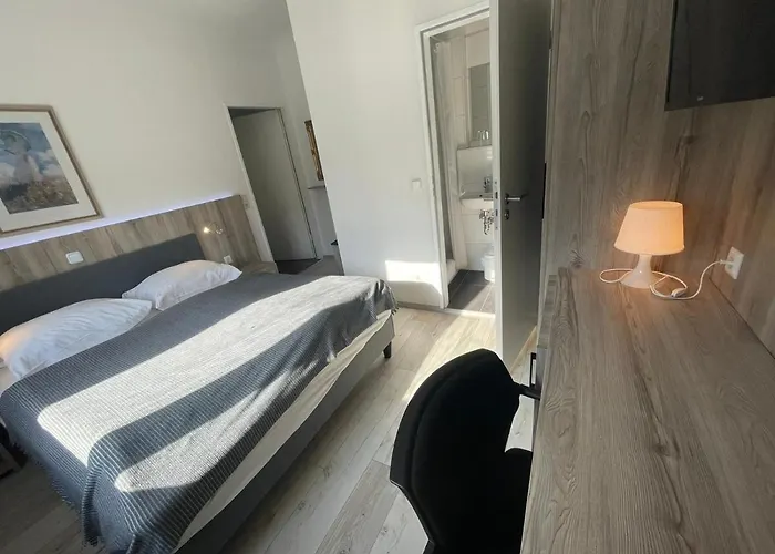 Der Kretaner בית הארחה