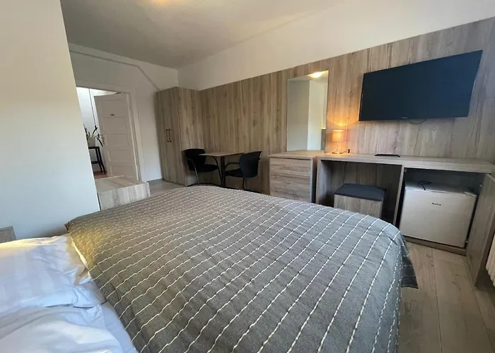 Der Kretaner בית הארחה